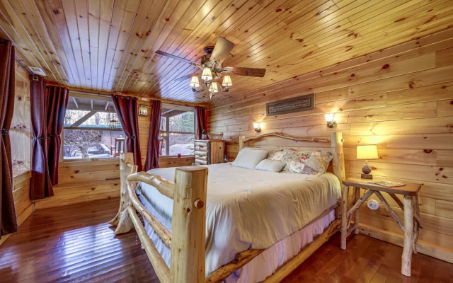 photo 2 of 'twin Creeks Lodge' w/ Hot Tub < 1 Mi to Lake!