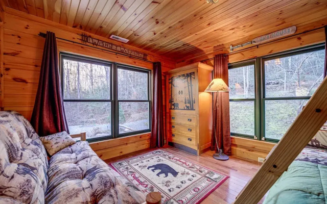 photo 4 of 'twin Creeks Lodge' w/ Hot Tub < 1 Mi to Lake!