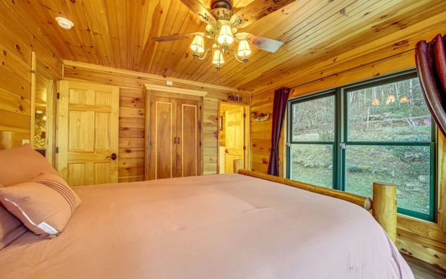 photo 5 of 'twin Creeks Lodge' w/ Hot Tub < 1 Mi to Lake!