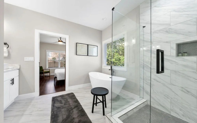 photo 2 of Twin Homes - 8 Bedroom Retreat In Central ATL