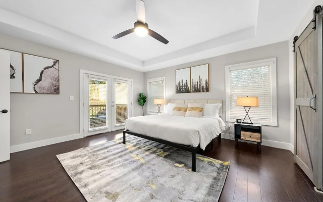 photo 3 of Twin Homes - 8 Bedroom Retreat In Central ATL
