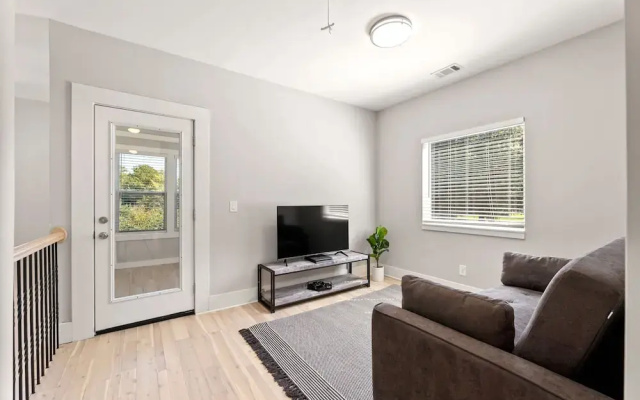 photo 4 of Twin Homes - 8 Bedroom Retreat In Central ATL