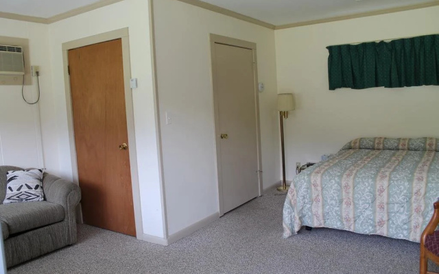photo 2 of Twin Lakes Lodge