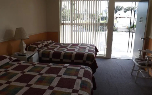 photo 2 of Twin Lakes Inn