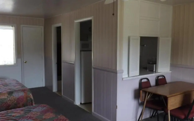 photo 3 of Twin Lakes Inn