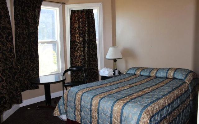 photo 2 of Twin Peaks Hotel