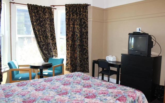 photo 4 of Twin Peaks Hotel