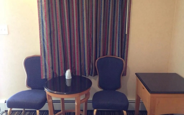 photo 2 of Twin Spruce Motel