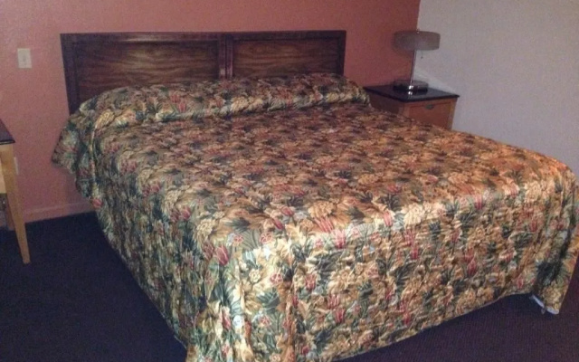 photo 4 of Twin Spruce Motel