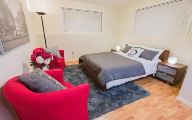 photo 2 of Two Bedroom MIL Apartment Close to Airport Link Rail