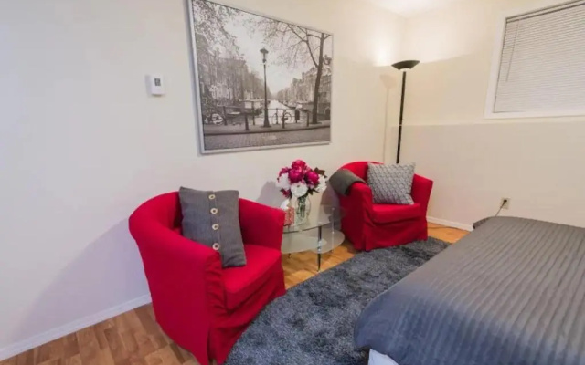 photo 4 of Two Bedroom MIL Apartment Close to Airport Link Rail