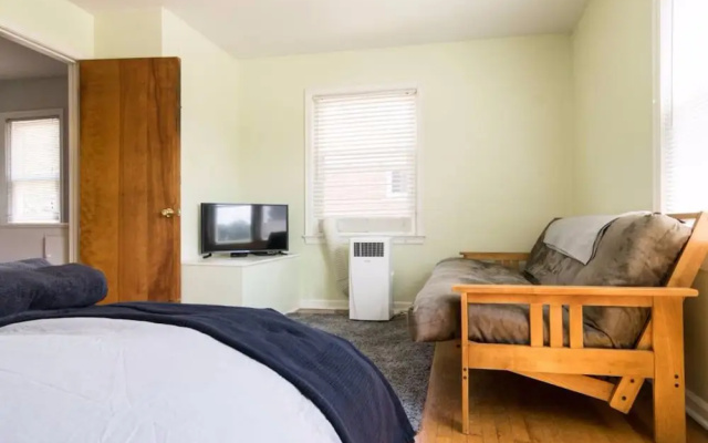 photo 3 of Two Bedroom West Stadium Bungalow - Unit 522