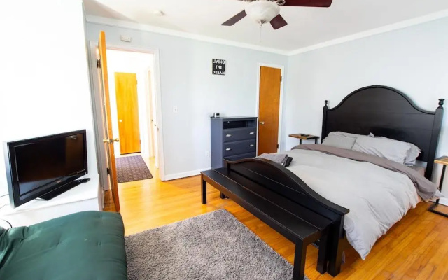 photo 4 of Two Bedroom West Stadium Bungalow - Unit 524