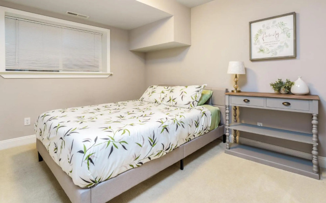 photo 3 of U-District elegant home with 4 FREE parking space, Good for family, EV or RV traveller