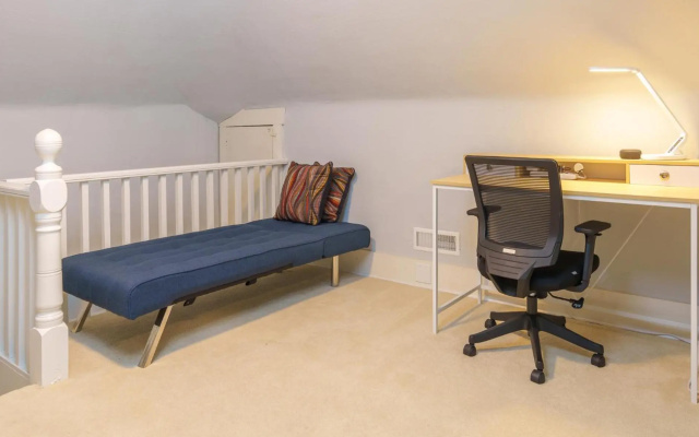 photo 4 of U-District elegant home with 4 FREE parking space, Good for family, EV or RV traveller