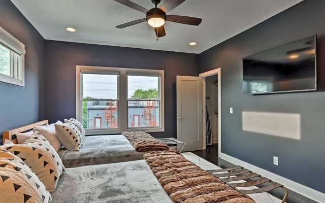 photo 2 of Ultimate Bach PAD Near Downtown W/rooftop Terrace Group Friendly - NPP