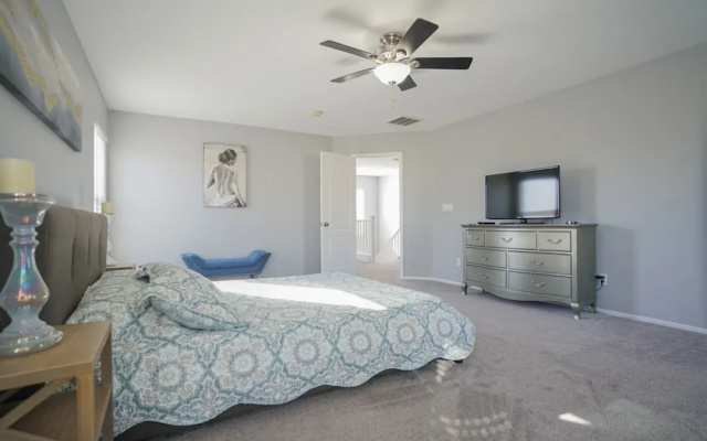 photo 2 of 2400sqft House 6beds 3bath Pool Table BBQ