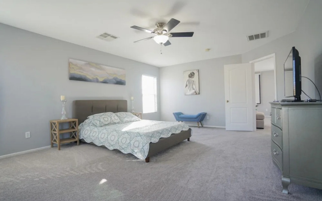 photo 5 of 2400sqft House 6beds 3bath Pool Table BBQ
