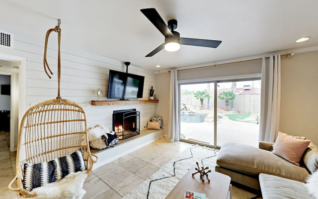 photo 2 of Ultra-Posh - 3 Br Home
