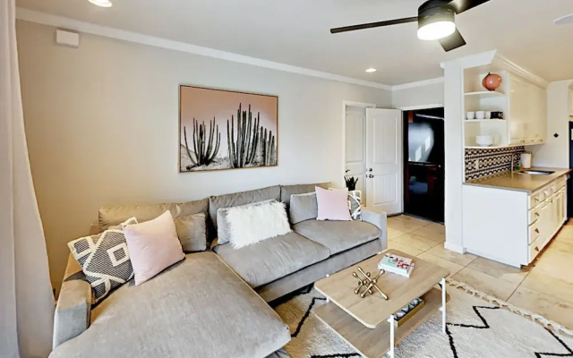 photo 3 of Ultra-Posh - 3 Br Home