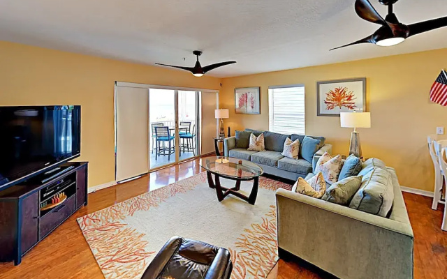 photo 5 of Unbeatable Beachside in Indian Rocks Beach by RedAwning