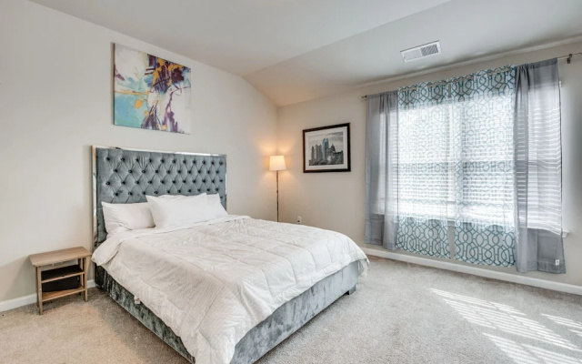 photo 3 of Union City Townhome: 17 Mi to Downtown Atlanta!