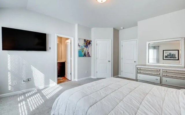 photo 4 of Union City Townhome: 17 Mi to Downtown Atlanta!