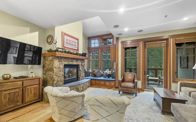 photo 2 of Spacious Town Home, Short Walk to Lifts, Private Hot Tub - 144C by Redawning