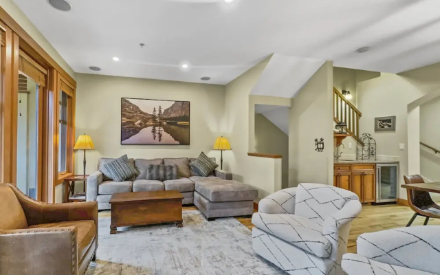 photo 4 of Spacious Town Home, Short Walk to Lifts, Private Hot Tub - 144C by Redawning