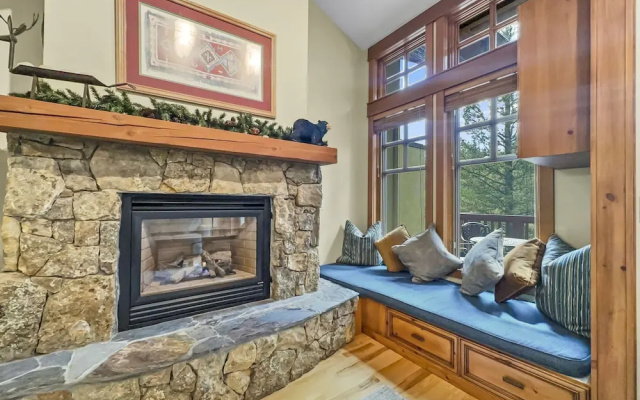 photo 5 of Spacious Town Home, Short Walk to Lifts, Private Hot Tub - 144C by Redawning