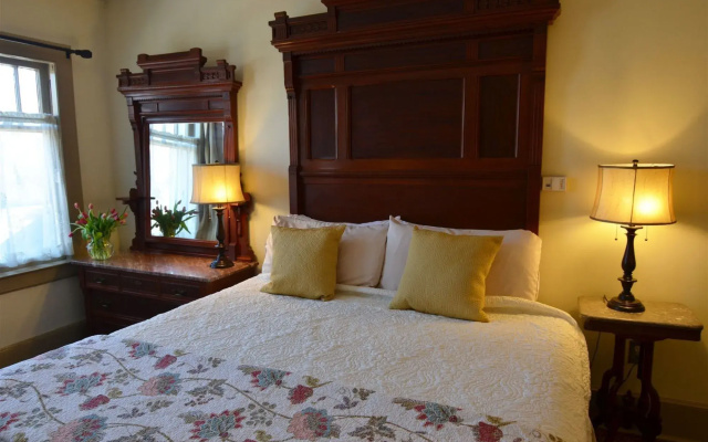 photo 4 of Union Gables Bed & Breakfast