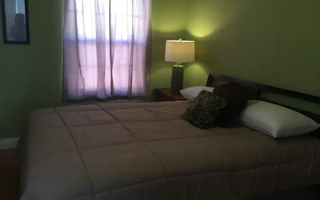 photo 2 of Unique 2 Bedroom in Burbank