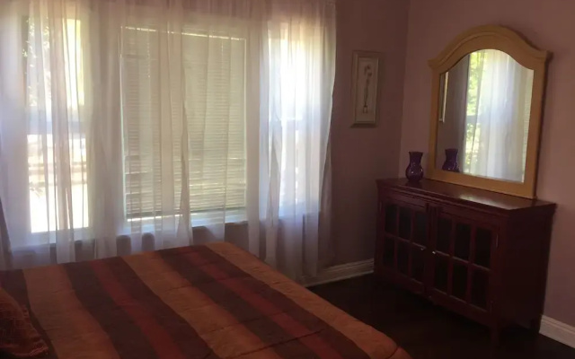 photo 3 of Unique 2 Bedroom in Burbank