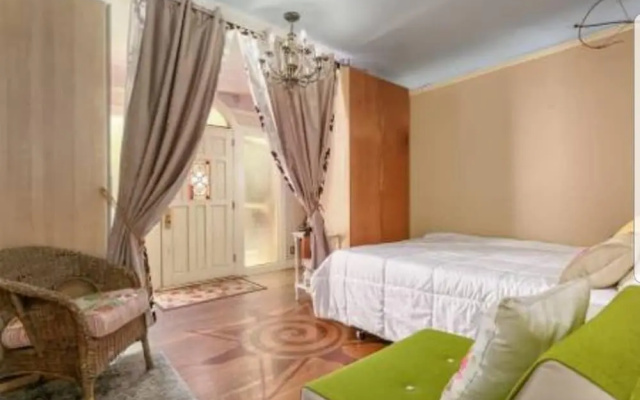 photo 4 of Unique Romantic Venice Beach 2 Bedrooms 1 Bathroom Apts