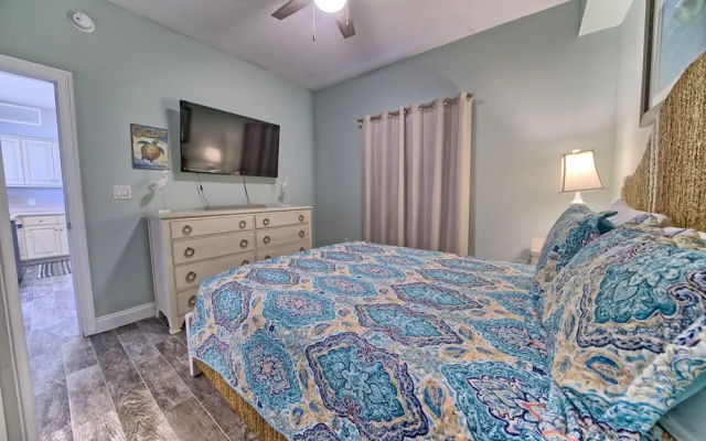 photo 3 of Unit 2304 2 Bedroom Condo by RedAwning