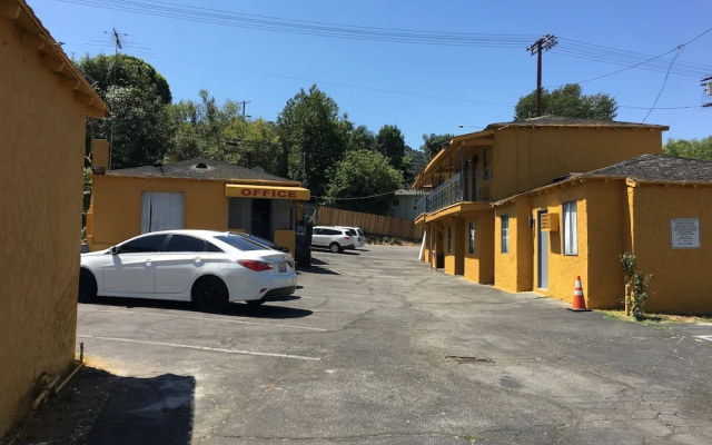 photo 3 of Universal Inn