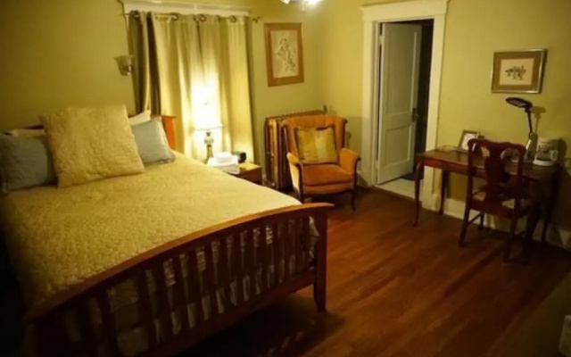 photo 3 of University Circle Bed and Breakfast