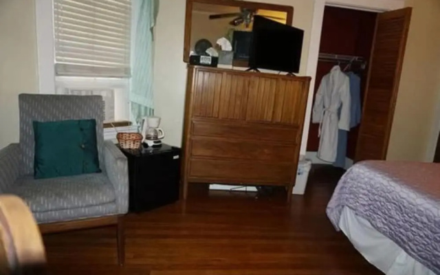 photo 4 of University Circle Bed and Breakfast
