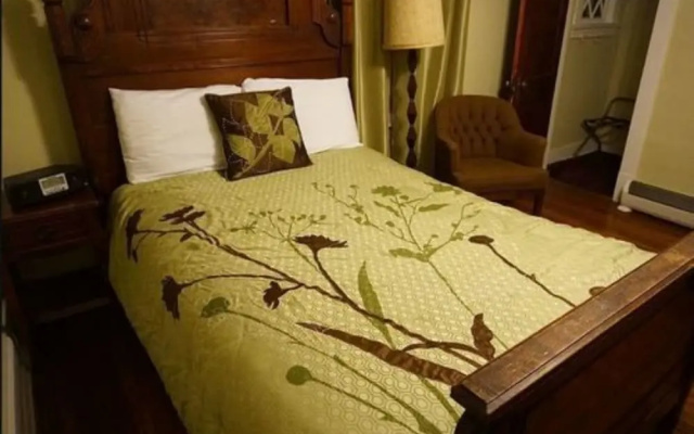 photo 5 of University Circle Bed and Breakfast