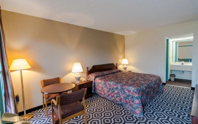 photo 3 of University Inn