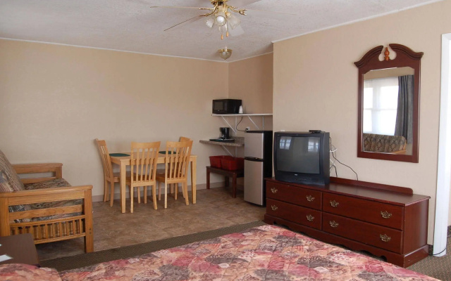 photo 3 of University Inn