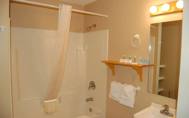 photo 5 of University Inn