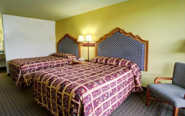 photo 4 of University Inn