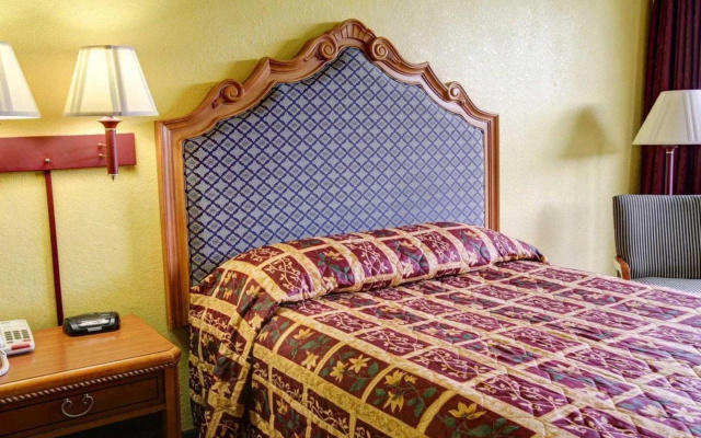 photo 5 of University Inn