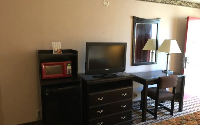 photo 4 of University Inn