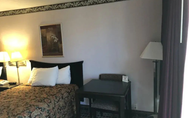 photo 5 of University Inn