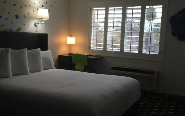 photo 2 of University Inn Tempe