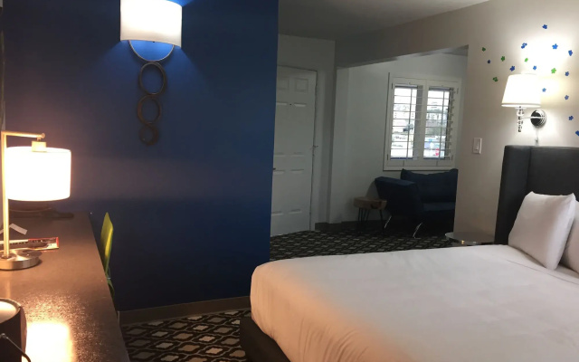 photo 4 of University Inn Tempe