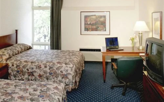 photo 2 of University Inn Madison