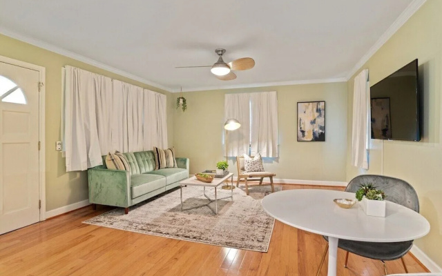 photo 3 of Updated 1-bedroom House in Baton Rouge